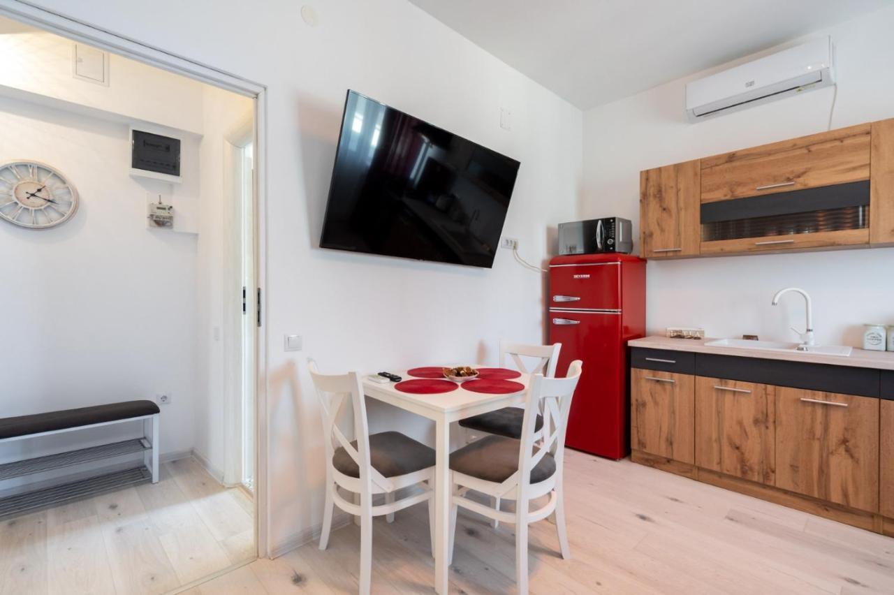 Spacious And Cozy Apartment In Central ブカレスト エクステリア 写真