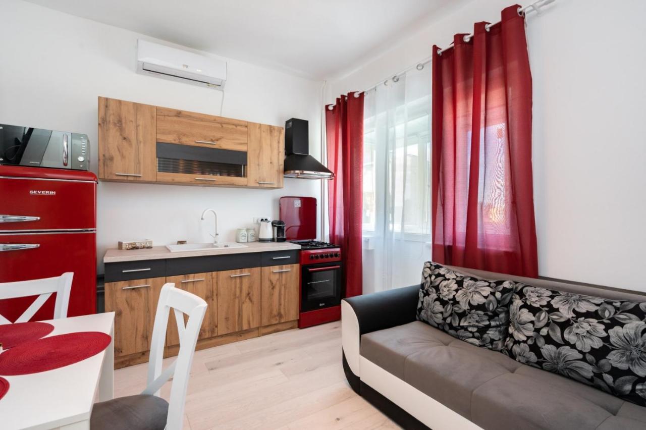 Spacious And Cozy Apartment In Central ブカレスト エクステリア 写真
