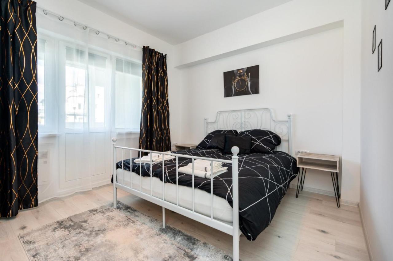 Spacious And Cozy Apartment In Central ブカレスト エクステリア 写真