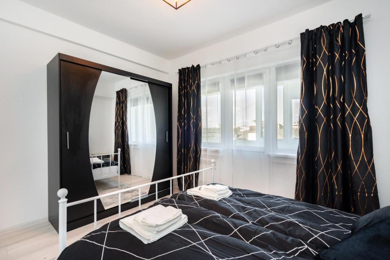 Spacious And Cozy Apartment In Central ブカレスト エクステリア 写真