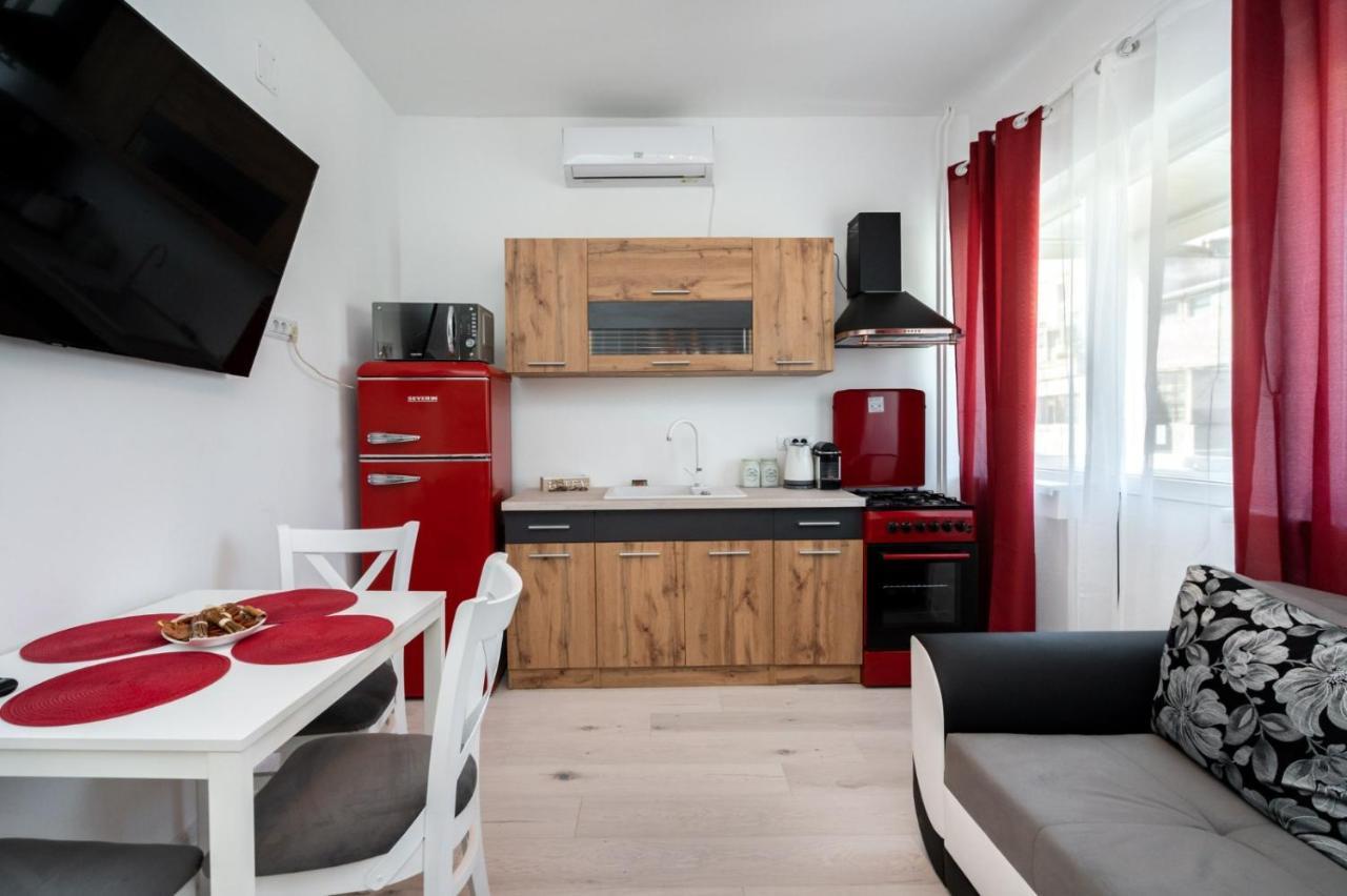 Spacious And Cozy Apartment In Central ブカレスト エクステリア 写真